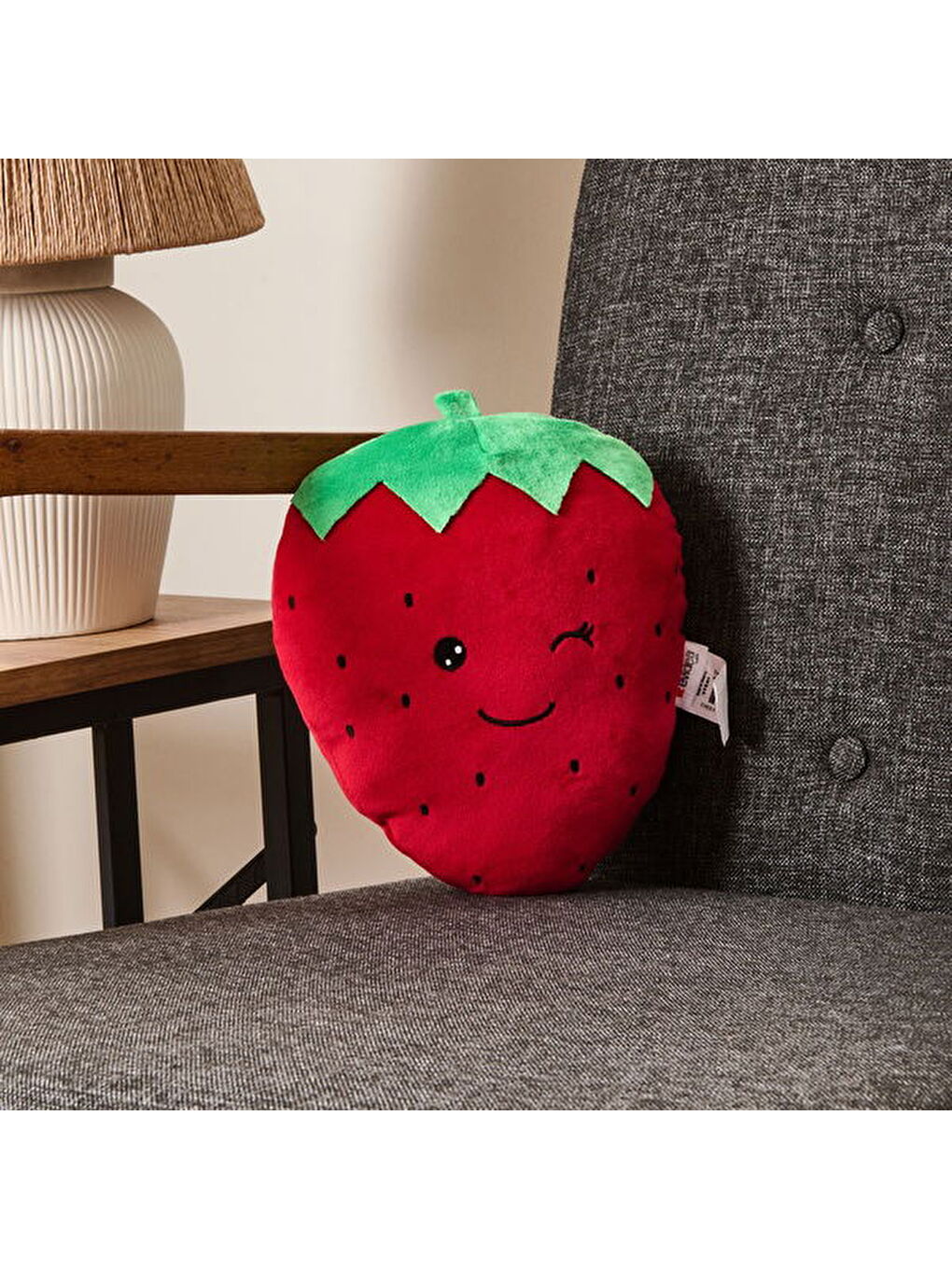 Soft Çilek Figürlü Yastık - Kırmızı - 25 cm