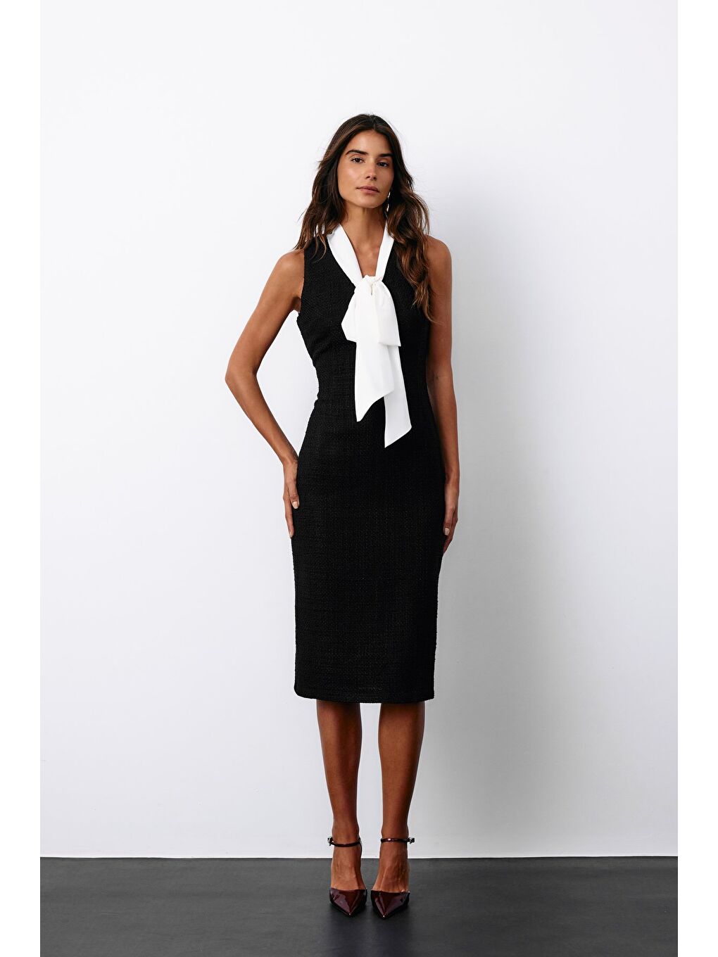 Fularlı Kolsuz Tüvit Elbise - Siyah-1