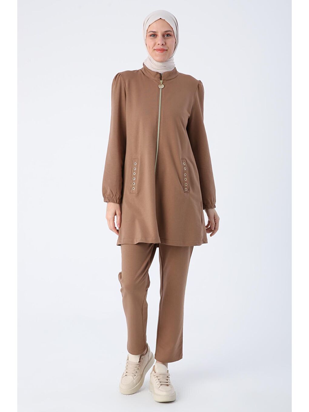 Kahverengi Kahve Pamuklu Cepleri Ve Sırtı Kuşgözü Detaylı Dik Yaka Fermuarlı Hırkalı Pantolonlu Takım-1