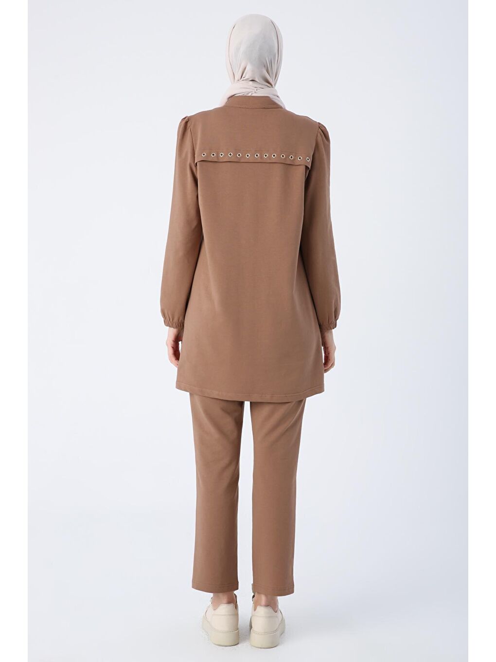 Kahverengi Kahve Pamuklu Cepleri Ve Sırtı Kuşgözü Detaylı Dik Yaka Fermuarlı Hırkalı Pantolonlu Takım-3
