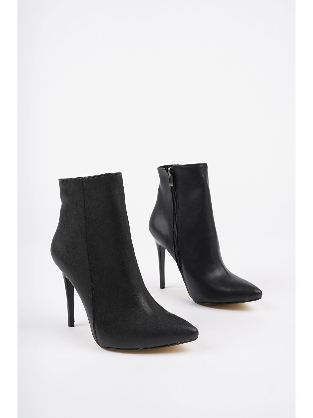 Siyah Hera  Kadın Sivri Burun İnce Topuklu Bot-1