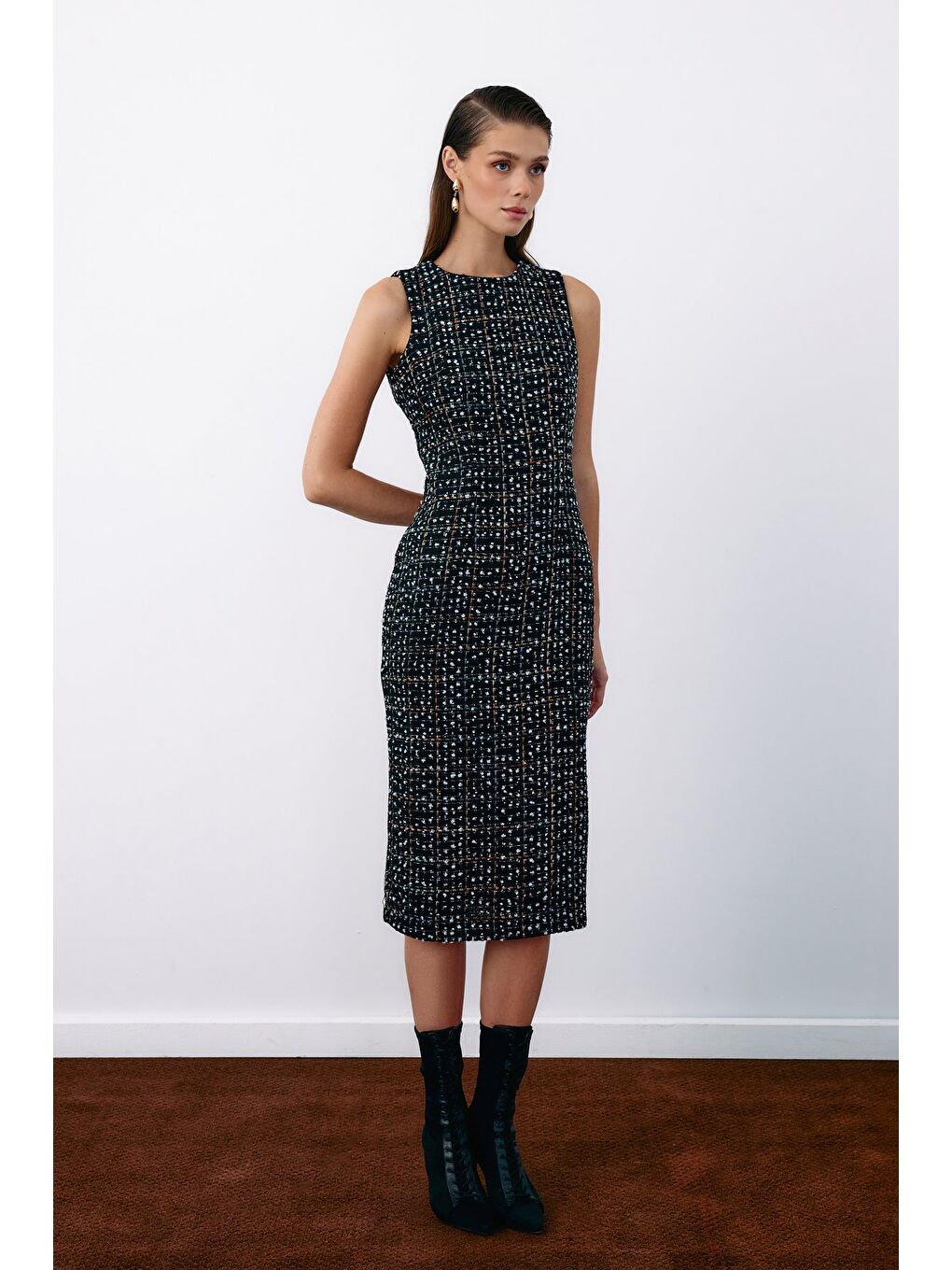 Kolsuz Tüvit Kalem Elbise - Siyah-3