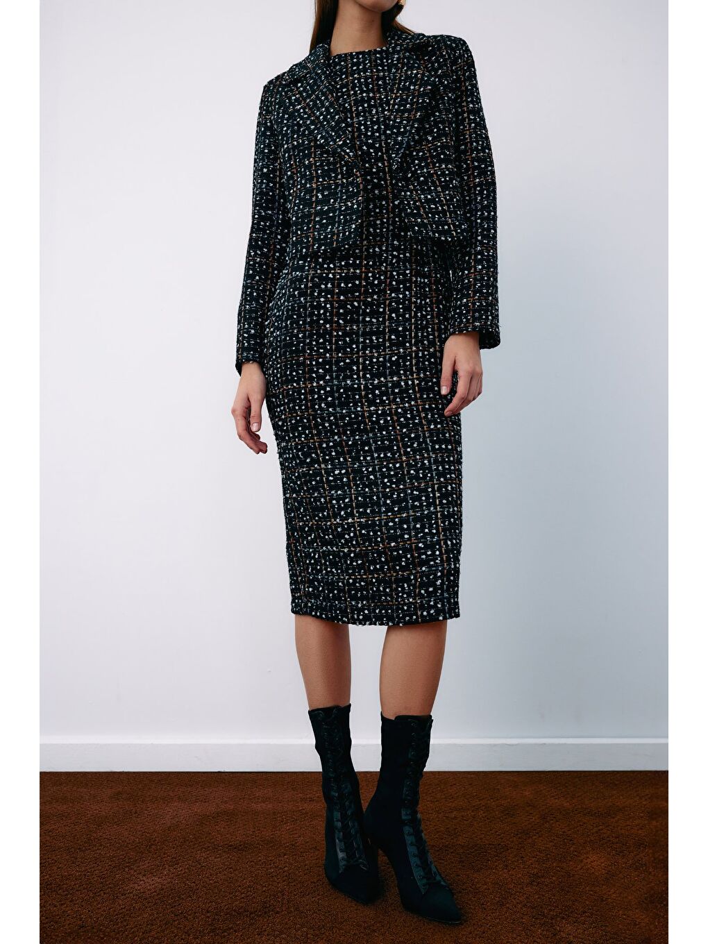 Kolsuz Tüvit Kalem Elbise - Siyah-6