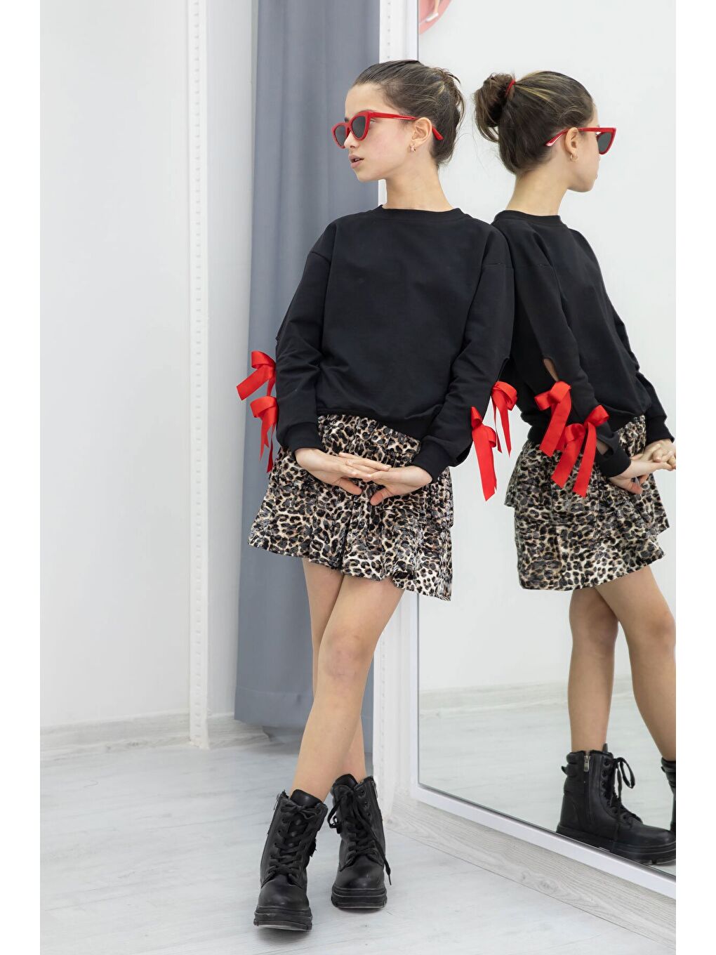 Siyah Kolları Fiyonk Detaylı Badili Leopar Etekli Kız Çocuk Takım 20190-2