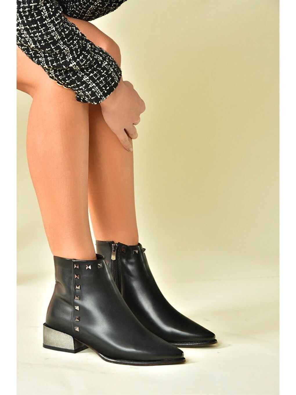 N8200323 Siyah Kadın Bot