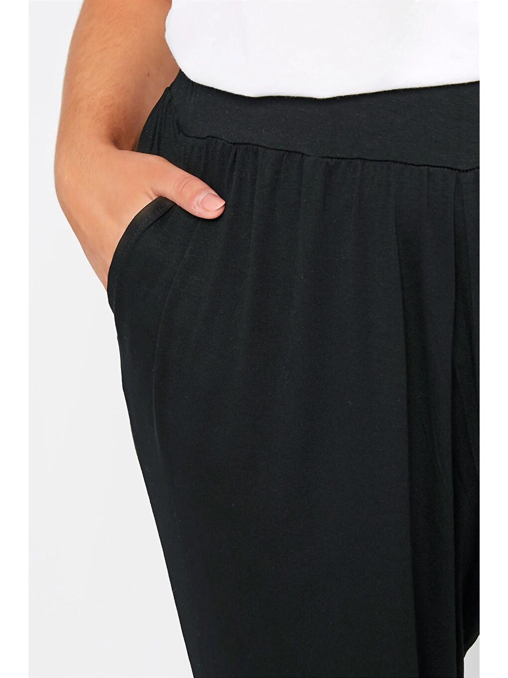 Siyah Büyük Beden Paçası ve Beli Lastik Detaylı Cepli Jogger Pantolon 144458-3