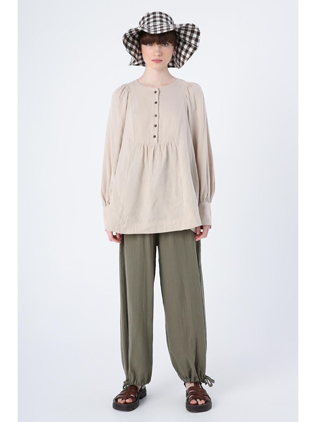 Bej Taş Yarım Patlı Büzgülü %100 Pamuk Bisiklet Yaka Bluz-1