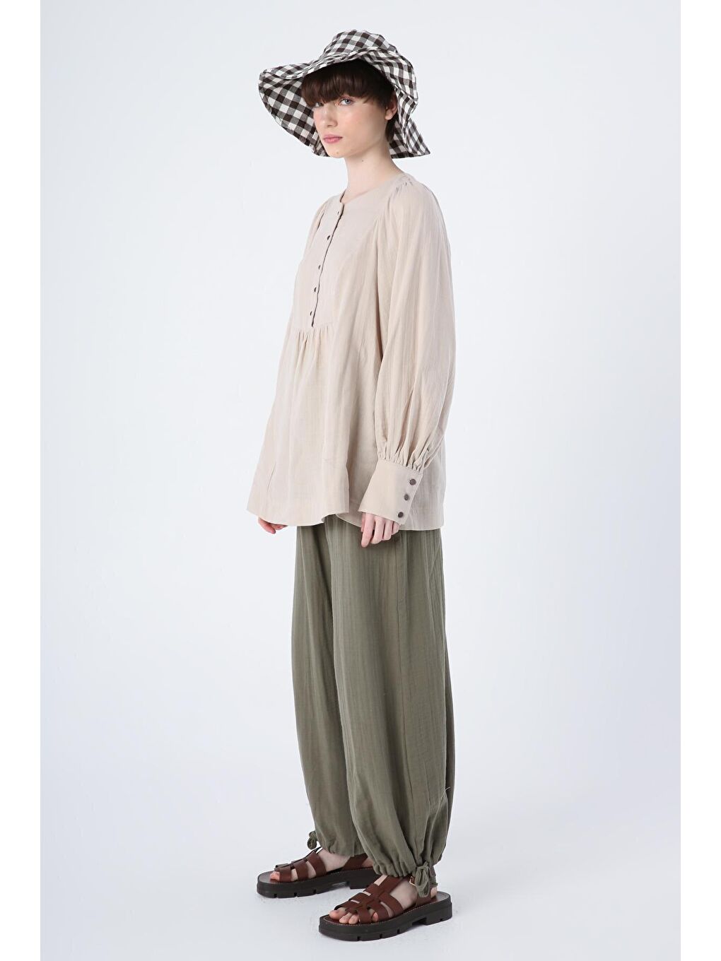 Bej Taş Yarım Patlı Büzgülü %100 Pamuk Bisiklet Yaka Bluz-2