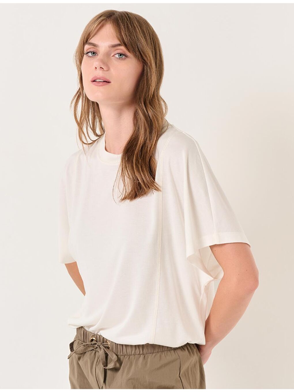 Beyaz Bisiklet Yaka Kısa Kollu Rahat Tişört-1