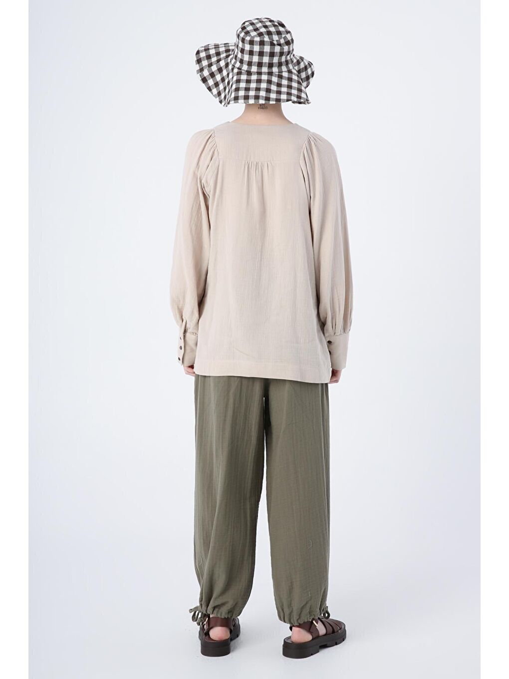 Bej Taş Yarım Patlı Büzgülü %100 Pamuk Bisiklet Yaka Bluz-3