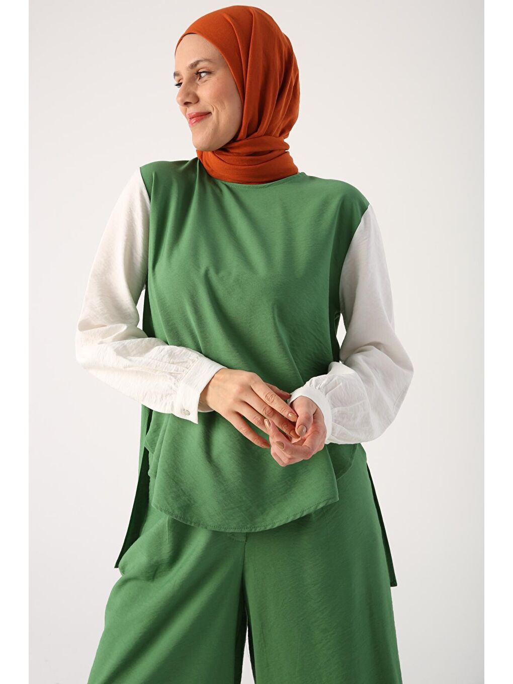 Yeşil Viskon Yırtmaç Detaylı Pantolonlu Takım