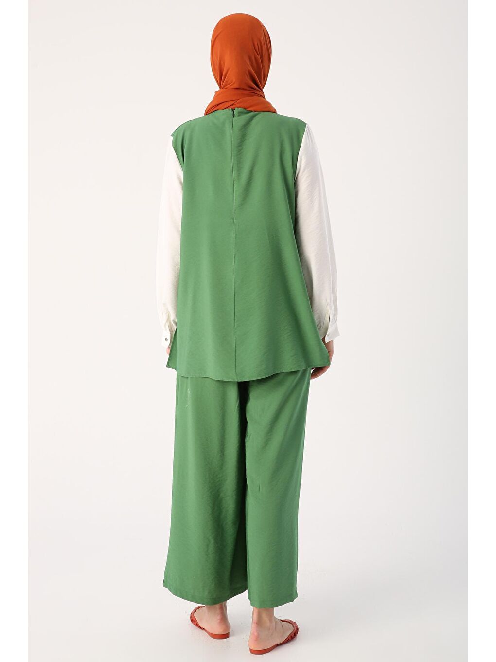 Yeşil Viskon Yırtmaç Detaylı Pantolonlu Takım-3
