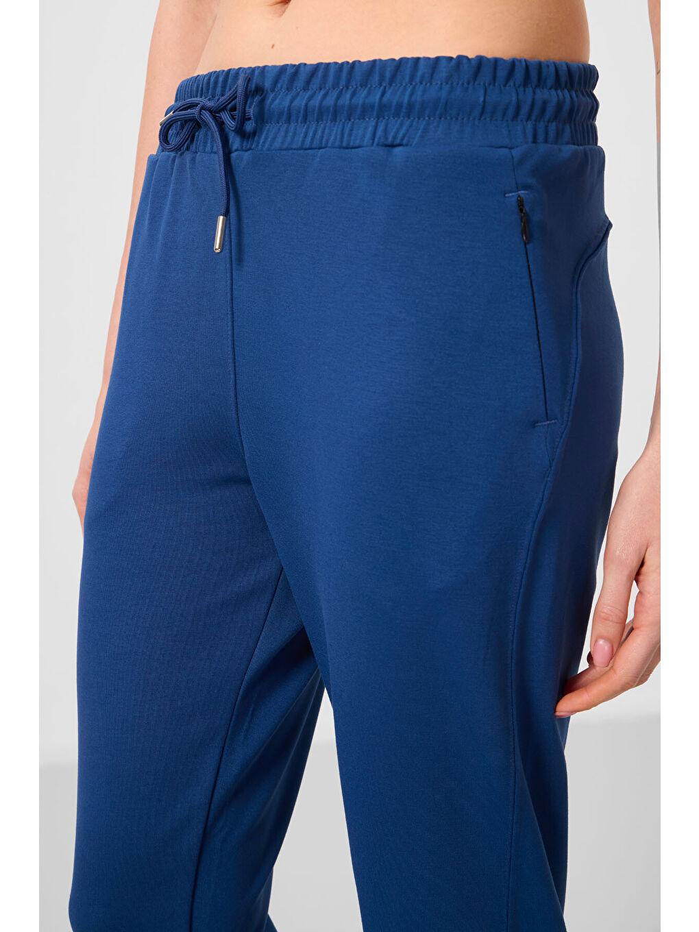 Mavi Parlament Yumuşak Dokulu Gizli Fermuarlı Dar Paça Kadın Pantolon - 94668-4