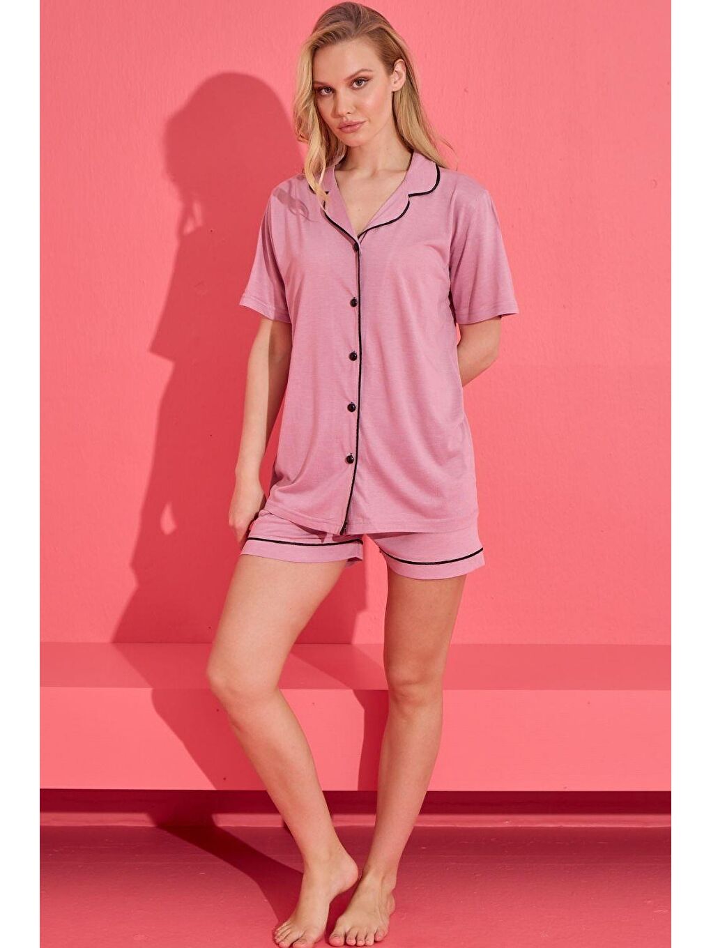 Pembe Düğmeli Viskon Kadın Şortlu Pijama Takımı-1