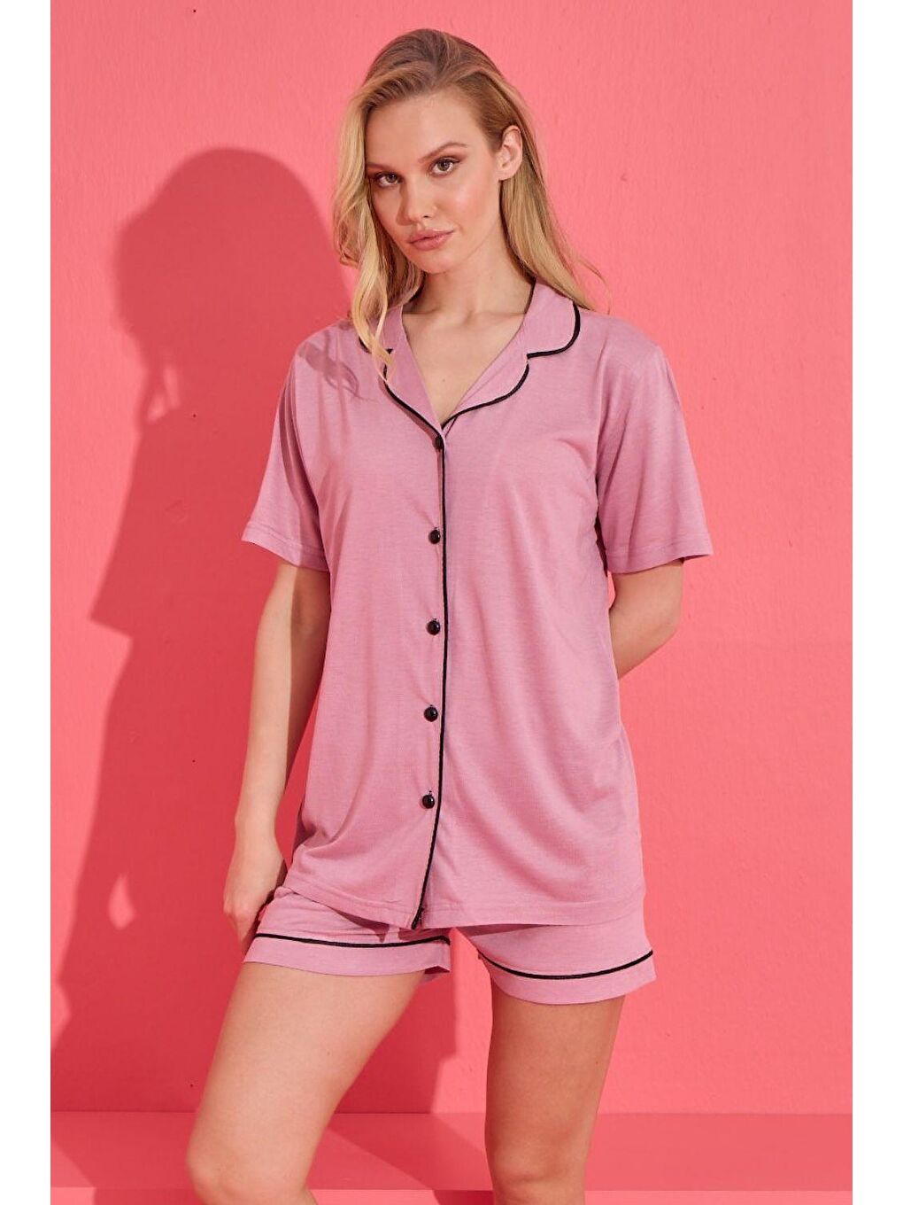 Pembe Düğmeli Viskon Kadın Şortlu Pijama Takımı-2