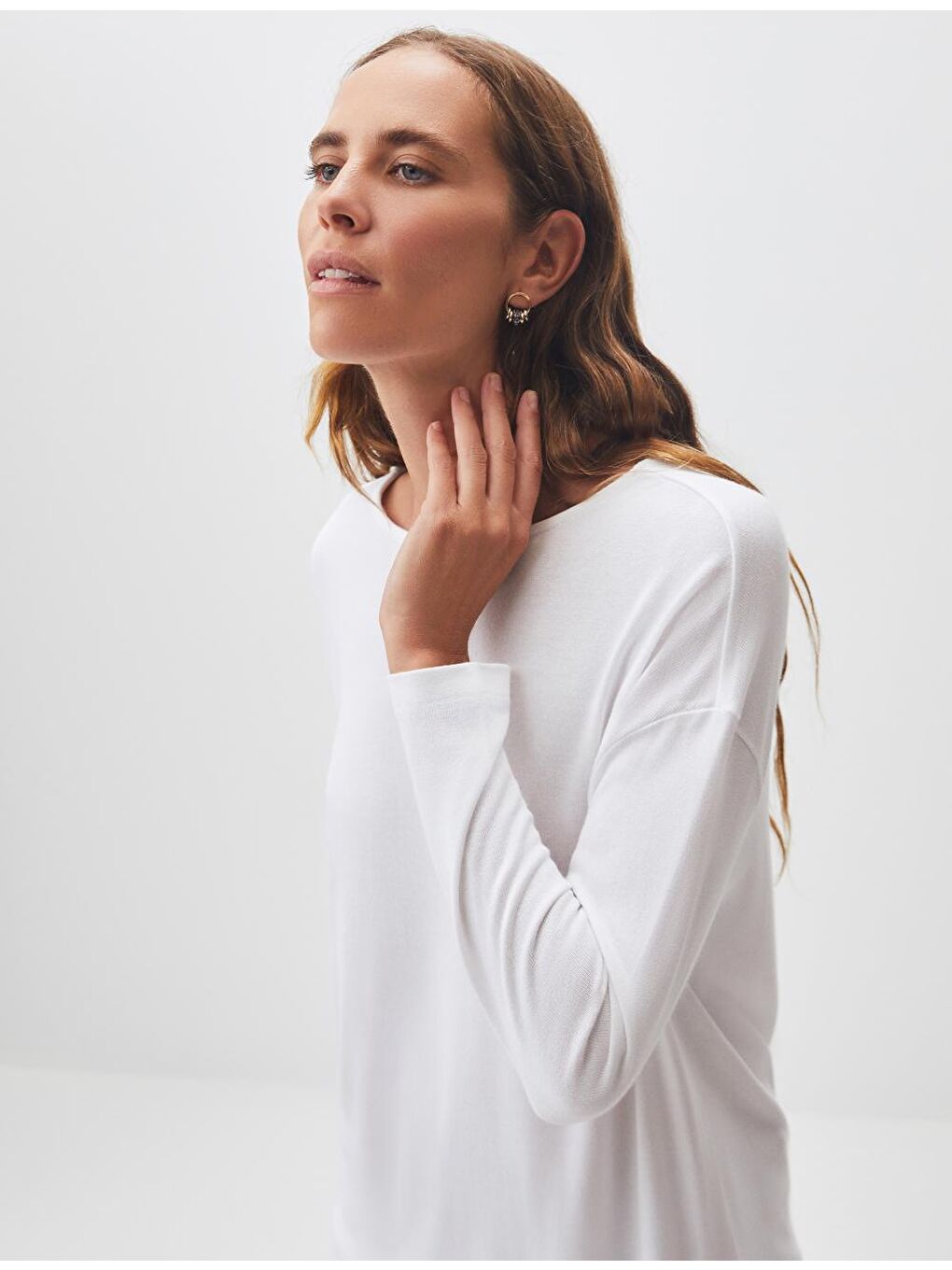 Beyaz Yuvarlak Yaka Uzun Kollu Tişört-4