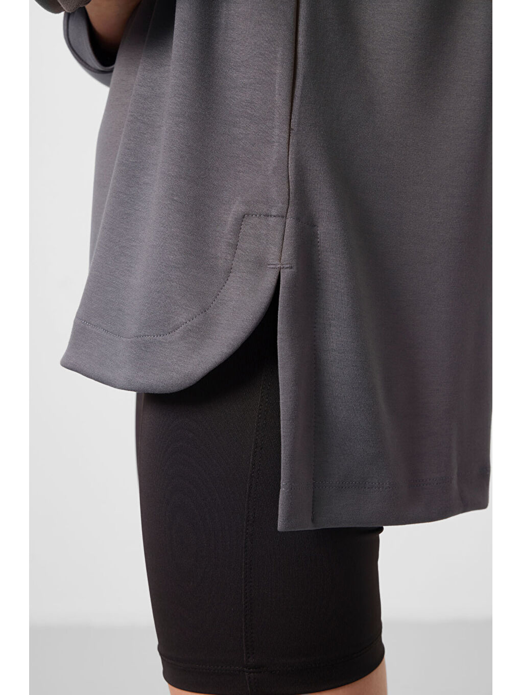 Koyu Gri Yumuşak Dokulu O Yaka Rahat Form Kadın Tunik Sweatshirt - 97305-4