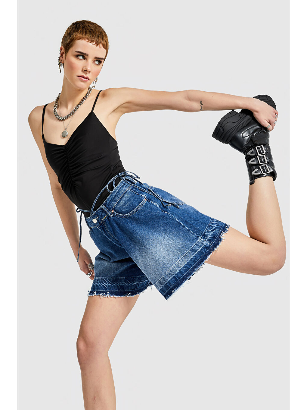 Kadın Mavi Renk İp detaylı Bol Kesim Denim Şort-4