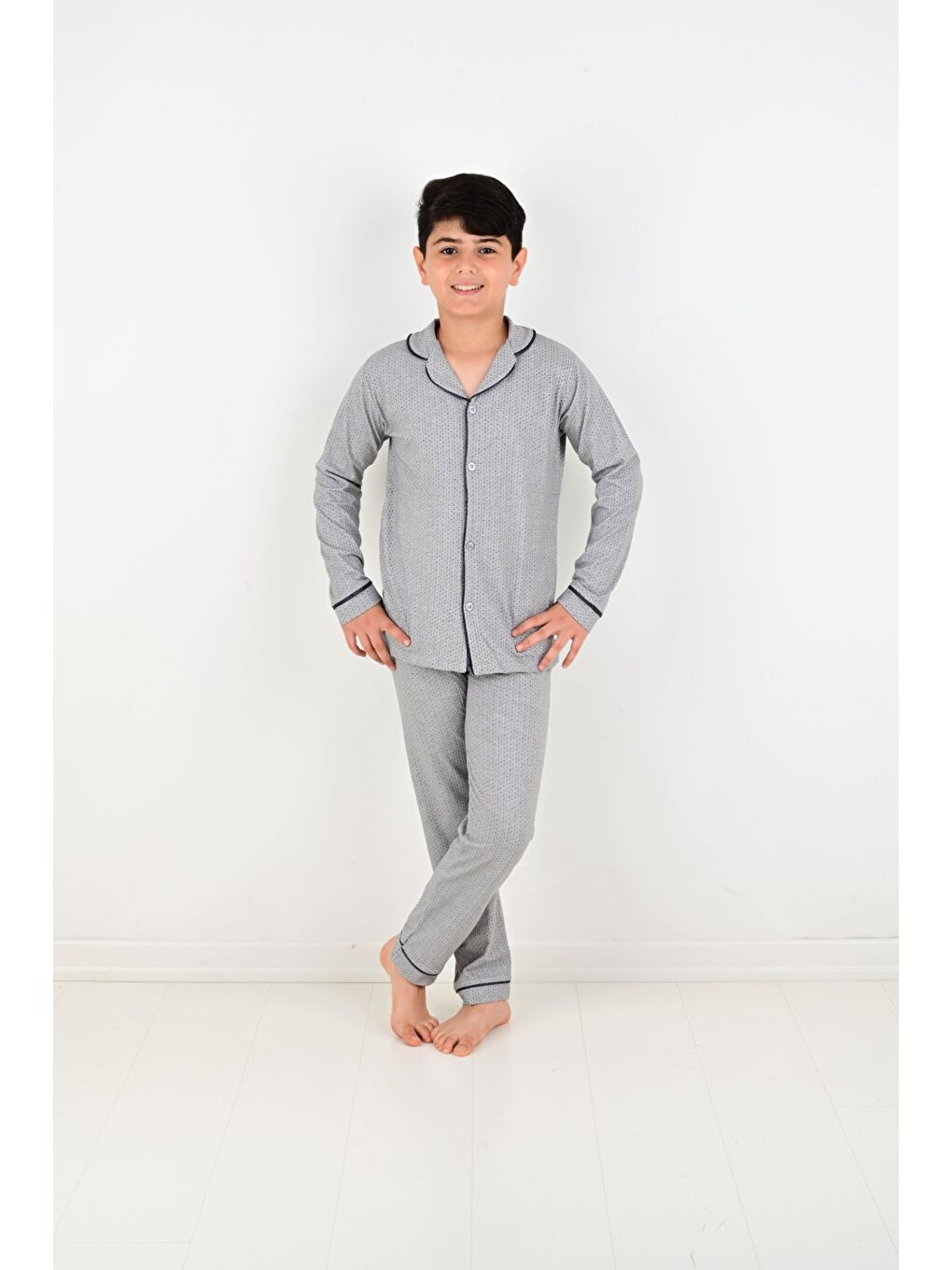 Gri Erkek Çocuk Uzun Kollu %100 Pamuklu Düğmeli Pijama Takımı Mini Kare