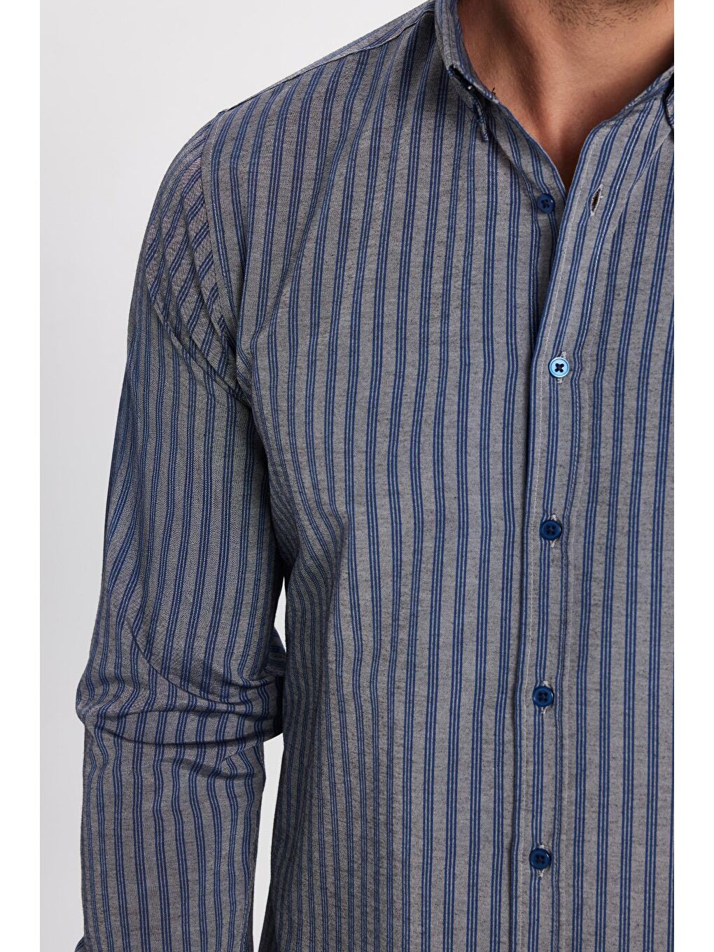 Erkek Slim Fıt Dar Kesim Uzun Kollu Pamuklu Kolay Ütü Çizgili Gri Düğmeli Yaka Gömlek-2