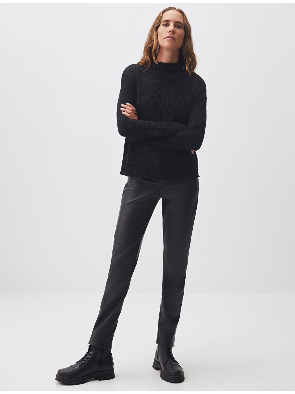 Siyah Yarım Balıkçı Yaka Uzun Kollu Düz Bluz-1