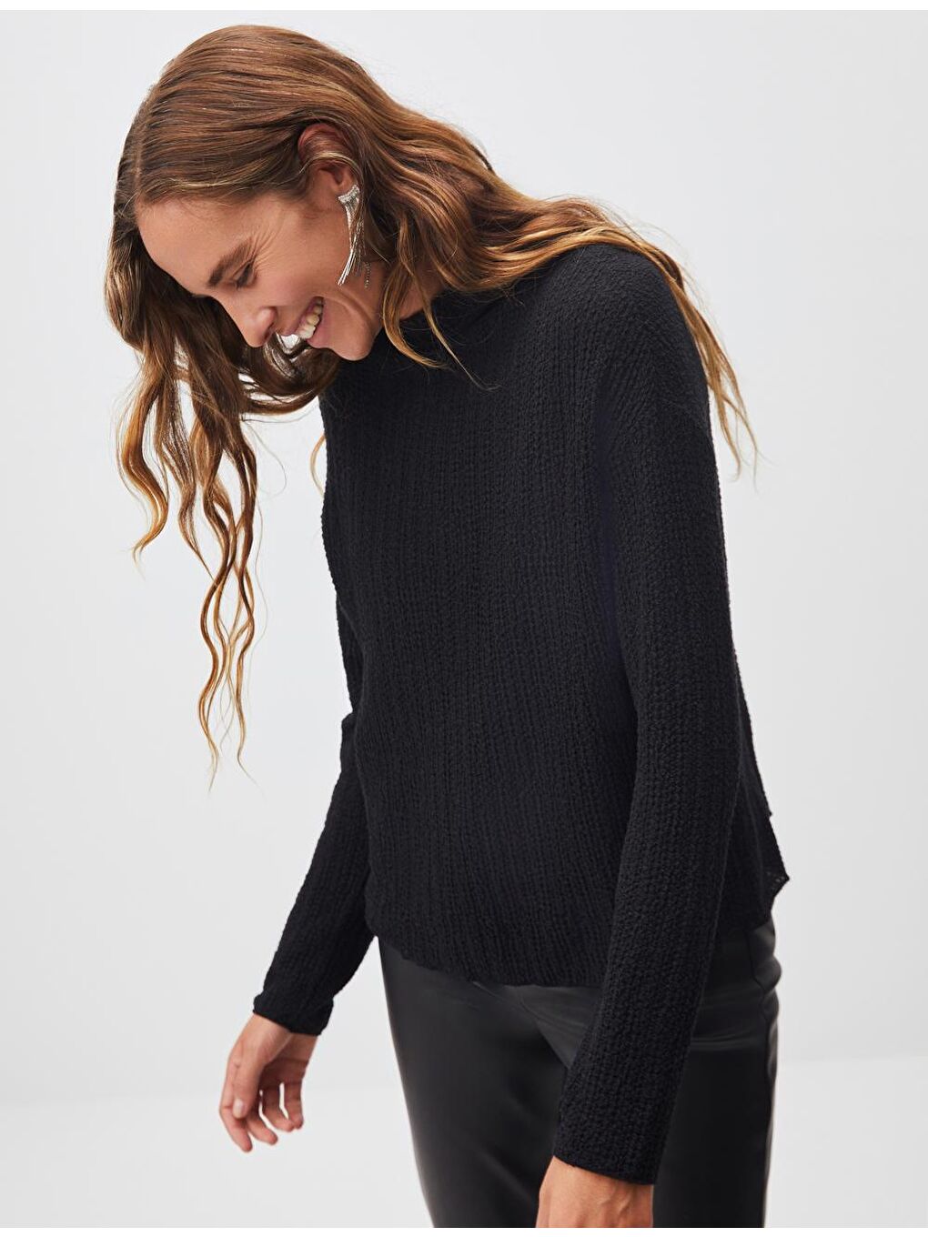 Siyah Yarım Balıkçı Yaka Uzun Kollu Düz Bluz-2