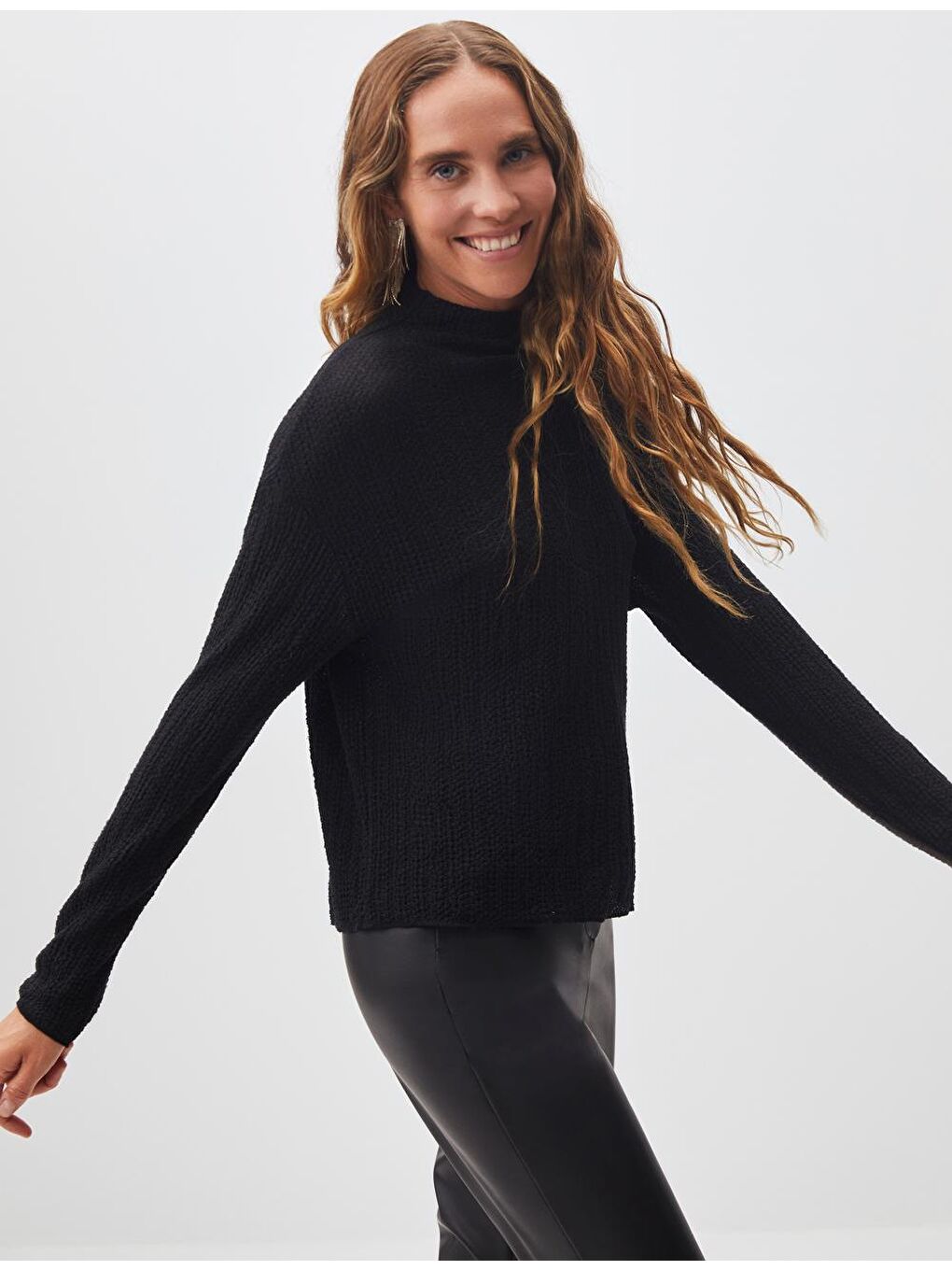 Siyah Yarım Balıkçı Yaka Uzun Kollu Düz Bluz-3