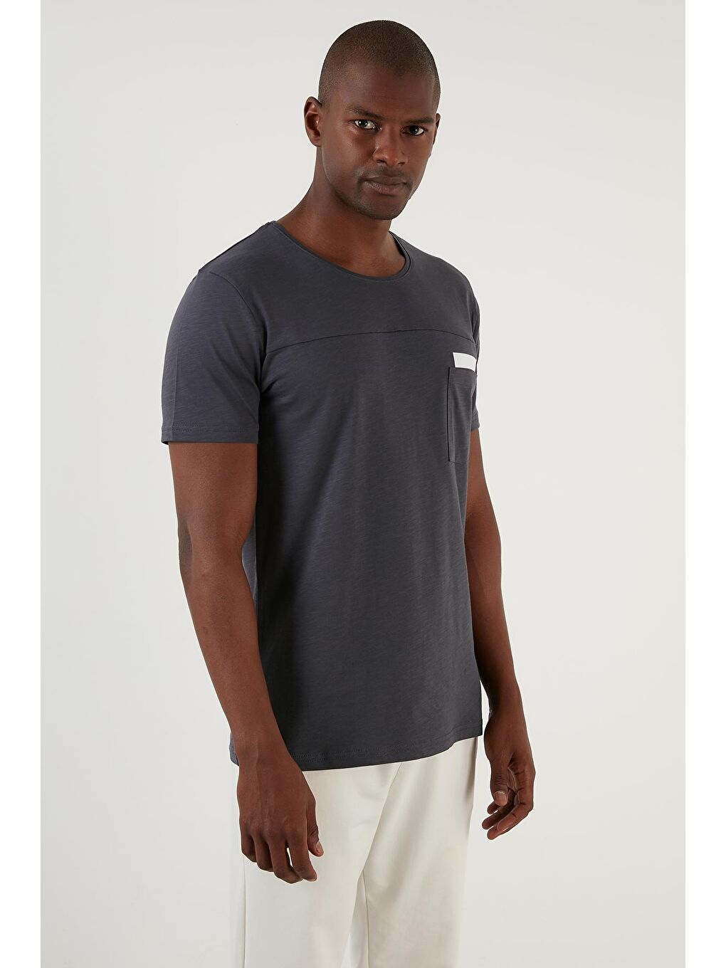 Antrasit Pamuklu Bisiklet Yaka Regular Fit Cepli Tişört 5902274-2