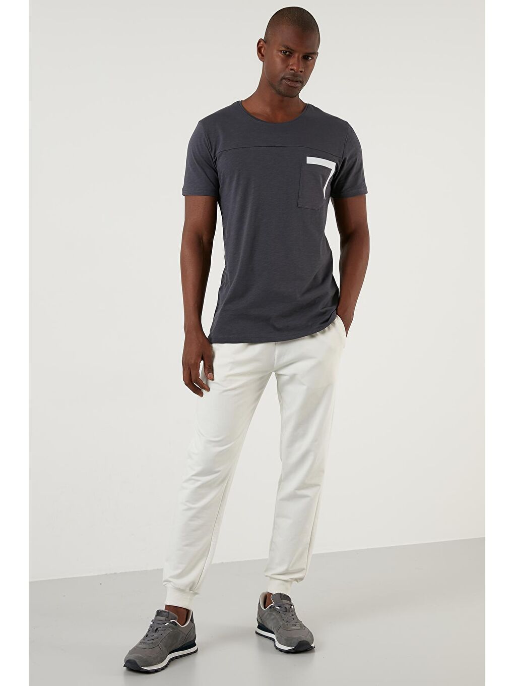 Antrasit Pamuklu Bisiklet Yaka Regular Fit Cepli Tişört 5902274-3