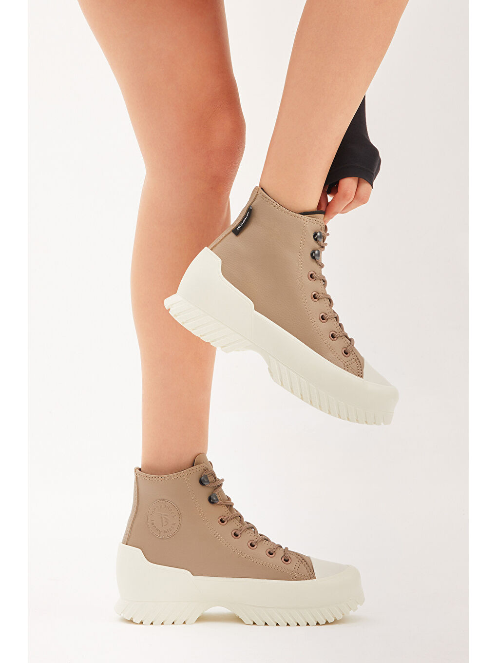 Bej Kadın Vizon Rahat Kalıp Yüksek Taban Bağcıklı Spor Ayakkabı