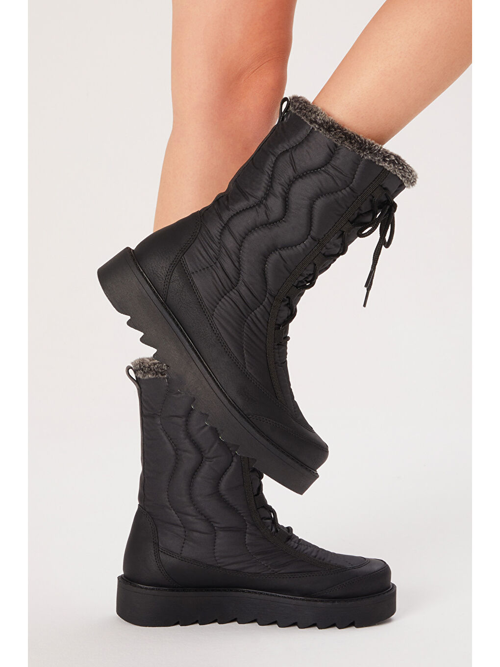 Kadın Siyah Rahat Kalıp Önü Bağcıklı İçi Kürklü Kar Botu-2