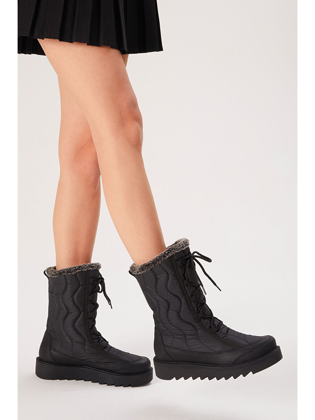Kadın Siyah Rahat Kalıp Önü Bağcıklı İçi Kürklü Kar Botu-3