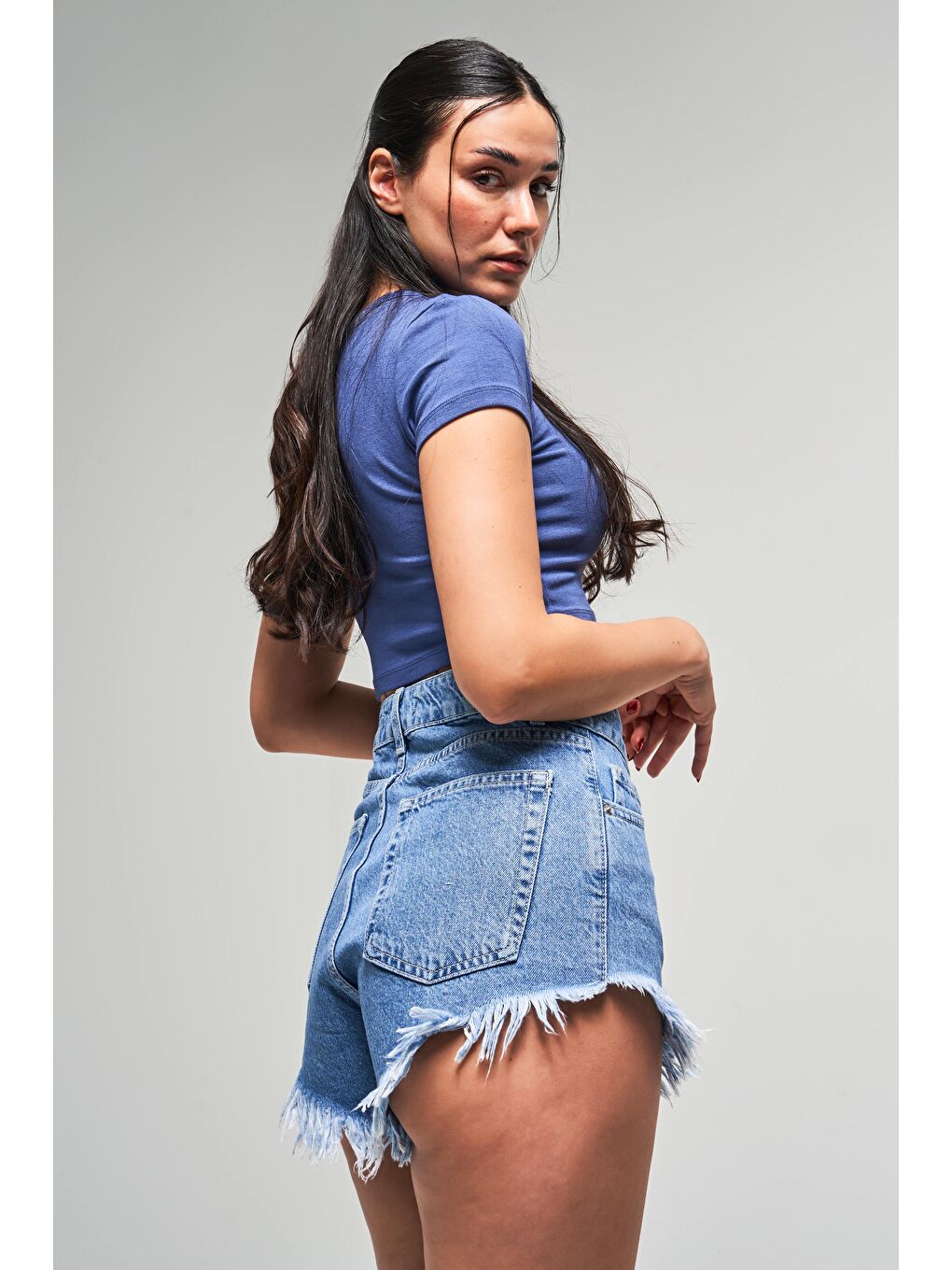 Kadın Mavi Renk Luna Paçası Püsküllü Mini Denim Şort-2