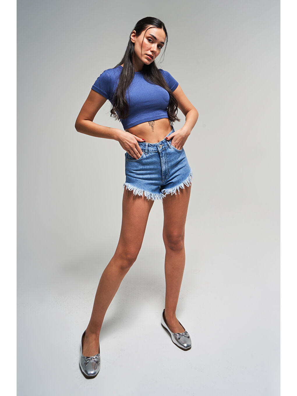 Kadın Mavi Renk Luna Paçası Püsküllü Mini Denim Şort-4