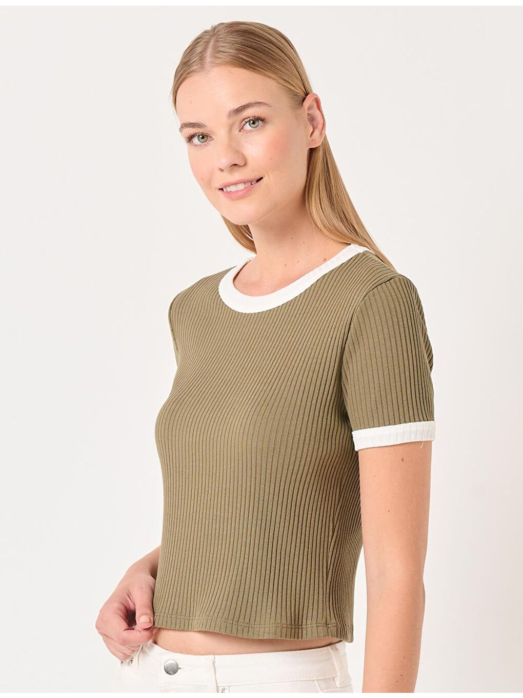 Haki Bisiklet Yaka Kısa Kollu Tişört-2