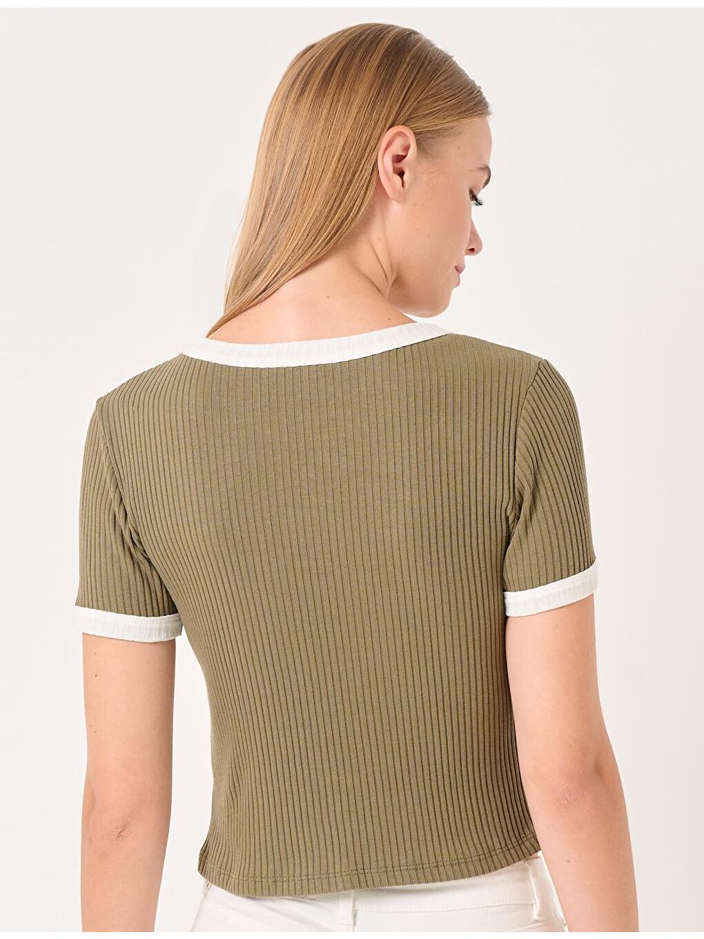 Haki Bisiklet Yaka Kısa Kollu Tişört-4