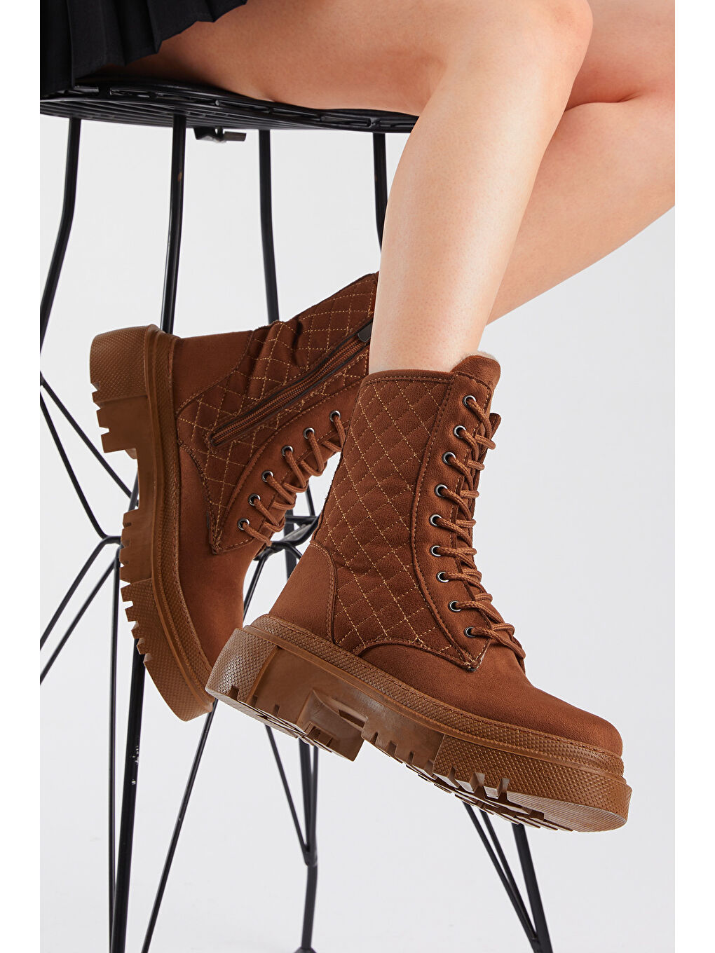 Kahverengi Kadın Taba Süet Kalın Taban Kapitone Nakışlı Bağcıklı ve Fermuarlı Bot-3