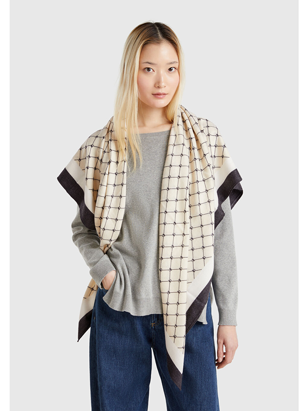 Kadın Bej Viskoz Karışımlı Kontrastlı İki Renkli Jakarlı Fular