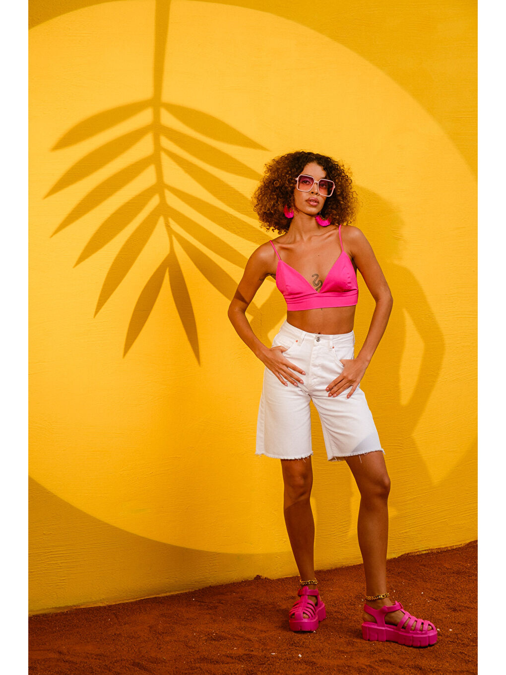 Kadın Beyaz Renk Midi Boy Yüksek Bel Jean Şortolon-2