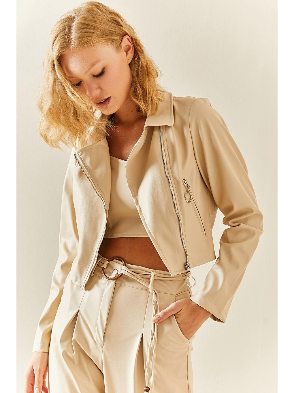 Bej Kruvaze Yaka Fermuarlı Crop Deri Ceket 3YXK4-47550-25-1