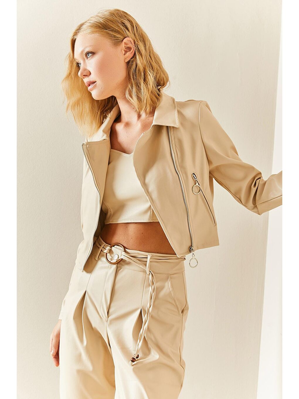 Bej Kruvaze Yaka Fermuarlı Crop Deri Ceket 3YXK4-47550-25-2