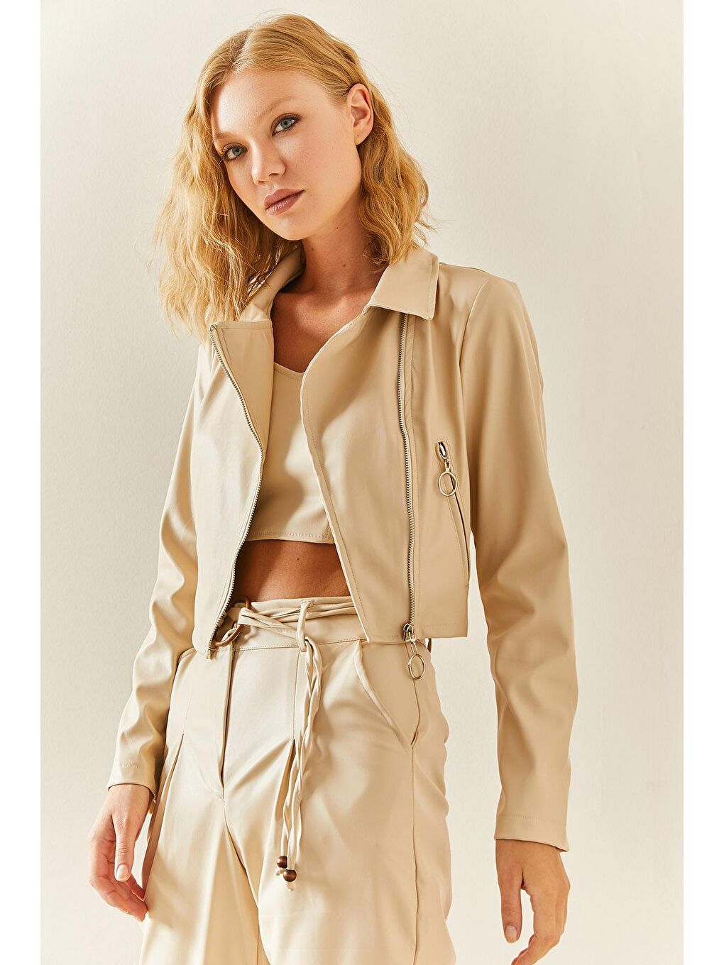 Bej Kruvaze Yaka Fermuarlı Crop Deri Ceket 3YXK4-47550-25-3