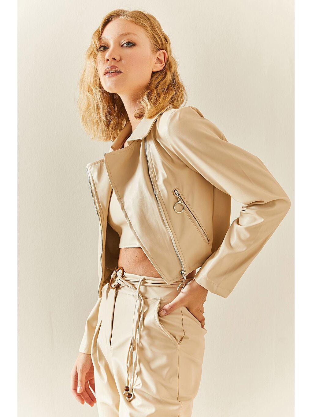 Bej Kruvaze Yaka Fermuarlı Crop Deri Ceket 3YXK4-47550-25-4