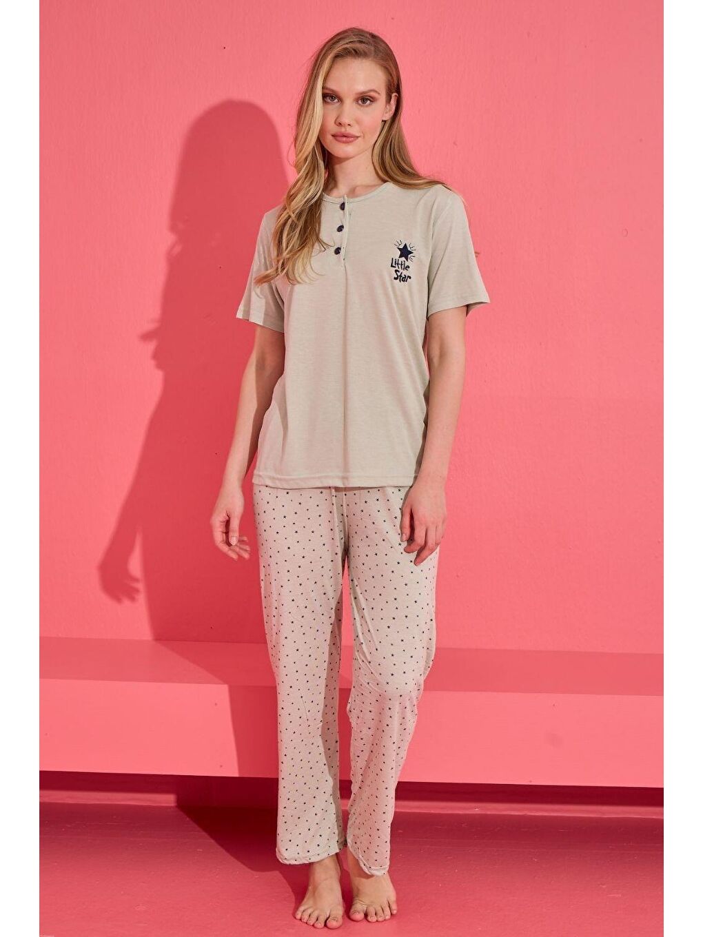 Yeşil Nakışlı Üç Düğmeli Viskon Kadın  Pijama Takımı