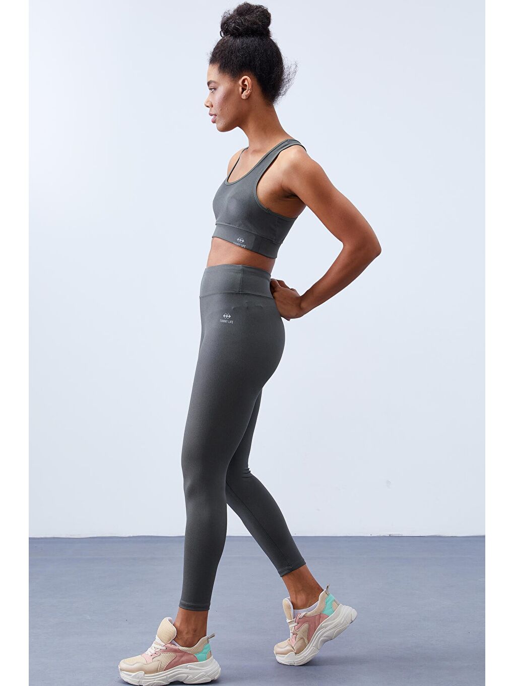 Yeşil Çağla Yüksek Bel Toparlayıcılı Sırt Detaylı Slim Fit Büstiyer Kadın Tayt Takım - 95281-2