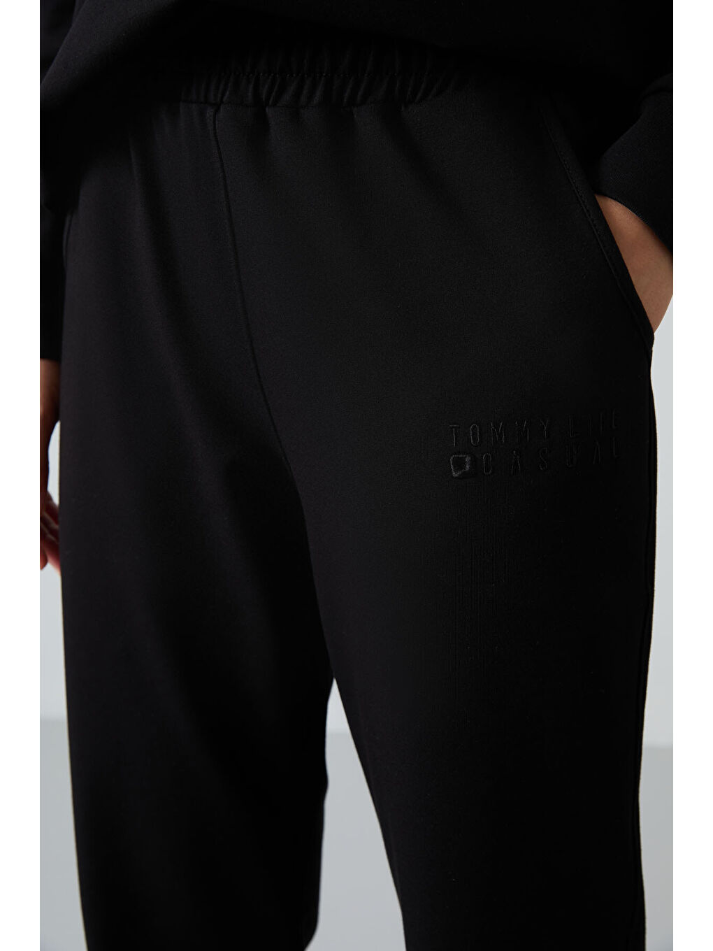 Siyah Bisiklet Yaka Oversize Lastik Paça Kadın Eşofman Takımı - 95287-3