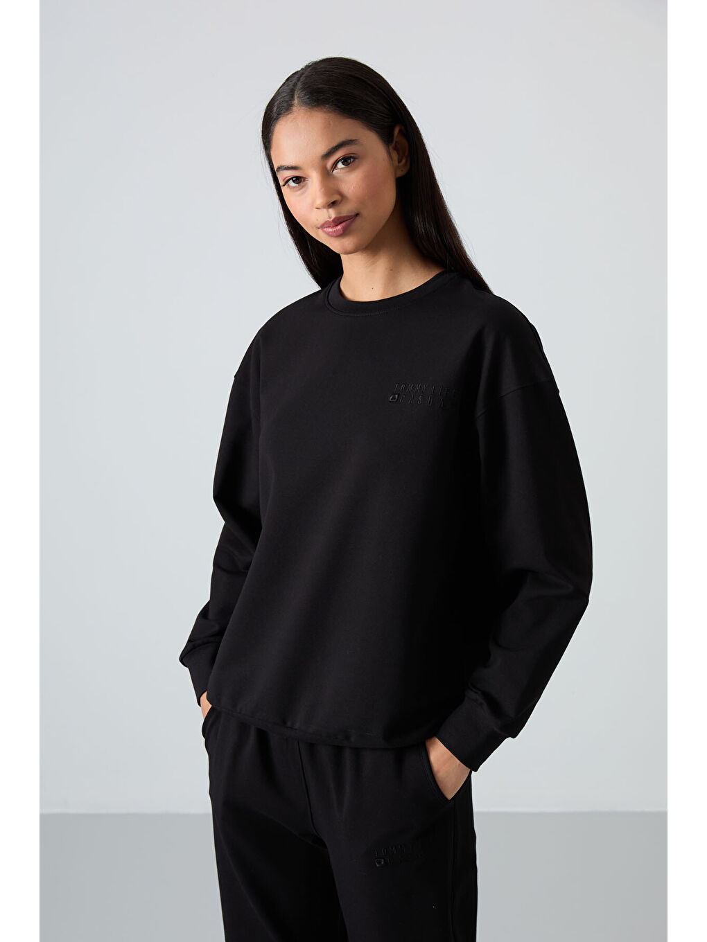 Siyah Bisiklet Yaka Oversize Lastik Paça Kadın Eşofman Takımı - 95287-4