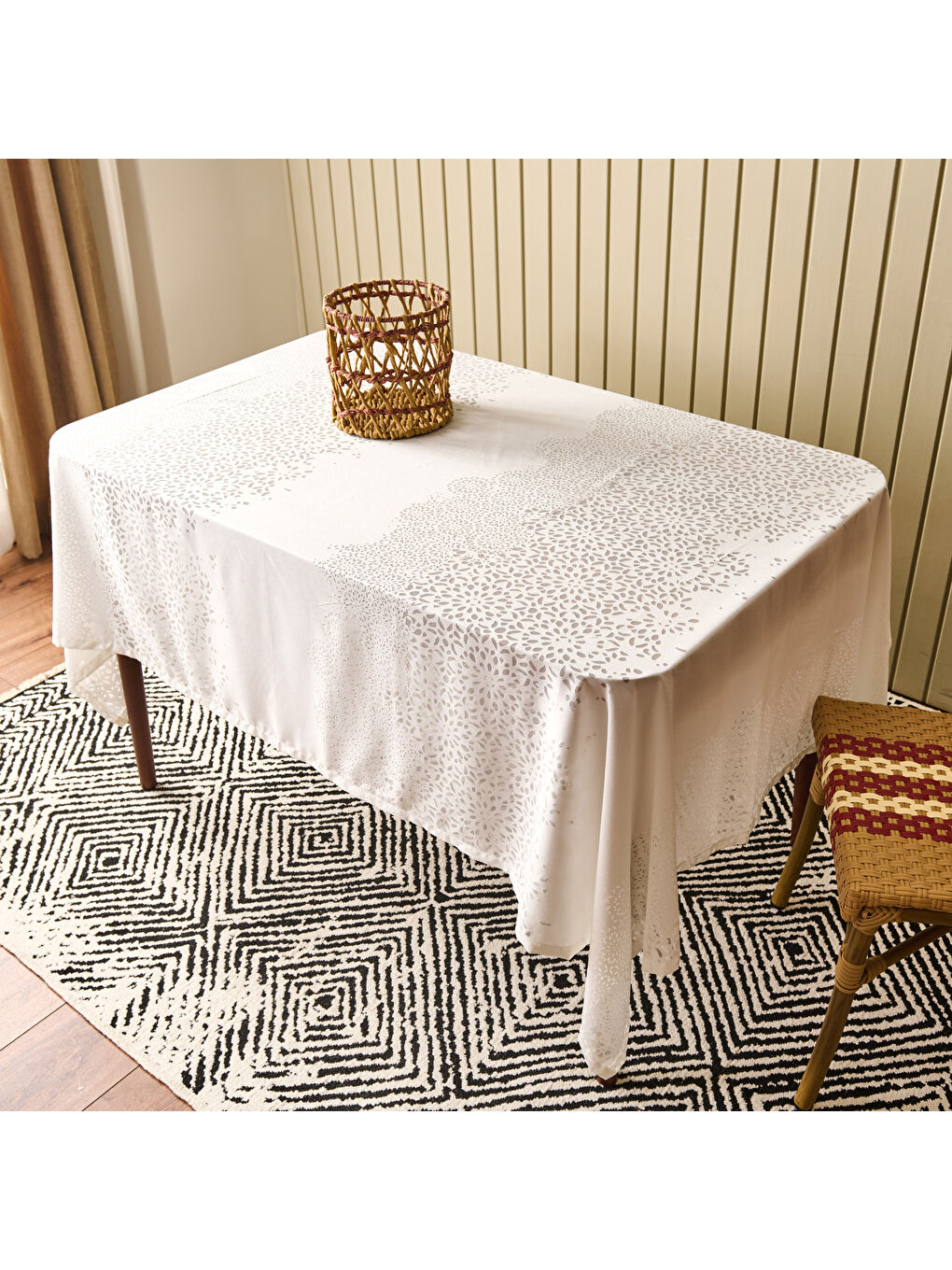Soft Floral Devore Masa Örtüsü - Beyaz - 140x200 cm-4