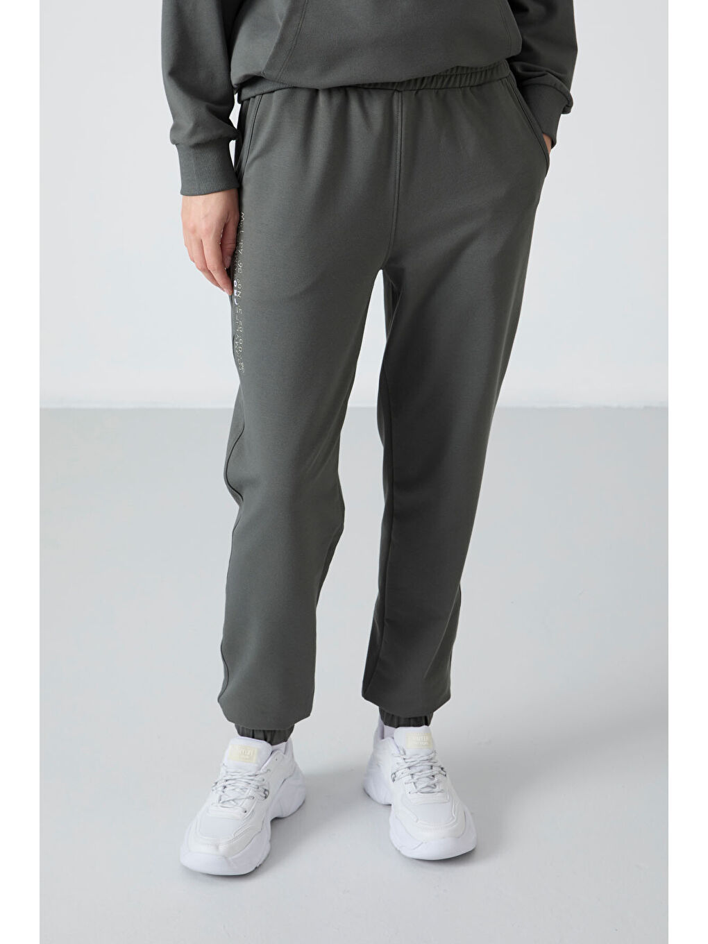 Yeşil Çağla Kapüşonlu Kanguru Cep Oversize Lastik Paça Kadın Eşofman Takımı - 95288-1