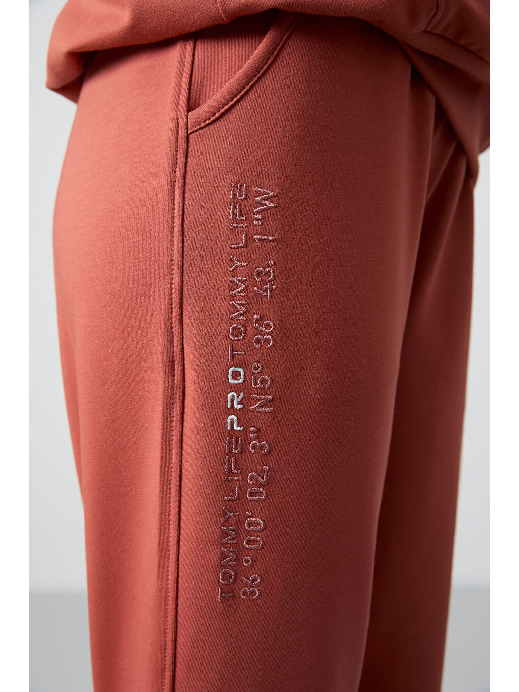 Kahverengi Tarçın Kapüşonlu Kanguru Cep Oversize Lastik Paça Kadın Eşofman Takımı - 95288-4